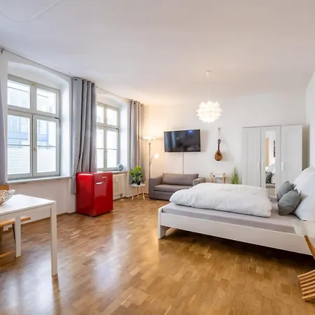 Grosse Altstadtwohnung In Lage Zentrum Dresden