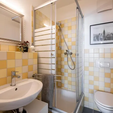 Grosse Altstadtwohnung In Lage Zentrum Apartment Dresden