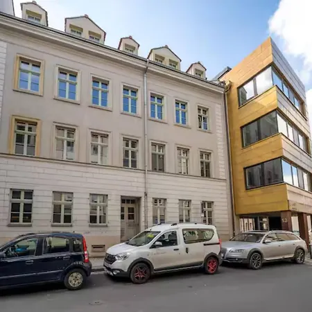 Great Studio Apartment Near Old Town