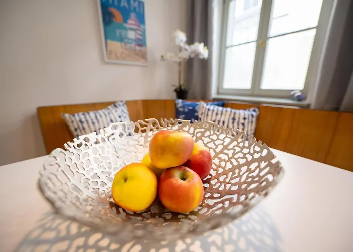 Apartment Grosse Altstadtwohnung In Lage Zentrum *