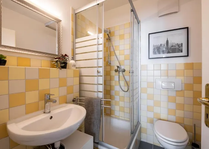 Grosse Altstadtwohnung In Lage Zentrum Apartment Dresden